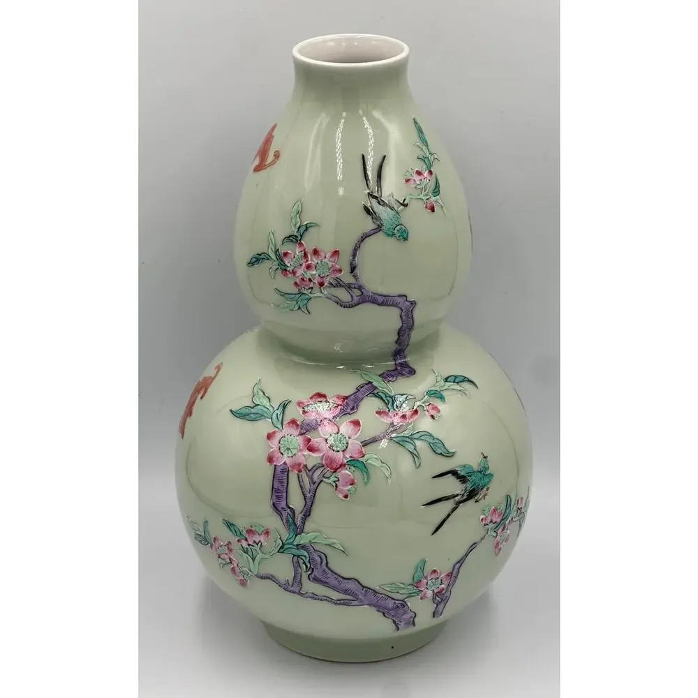 Qing Dynasty Chinese Porcelain Double-Gourd Celadon Vase Qianlong Seal